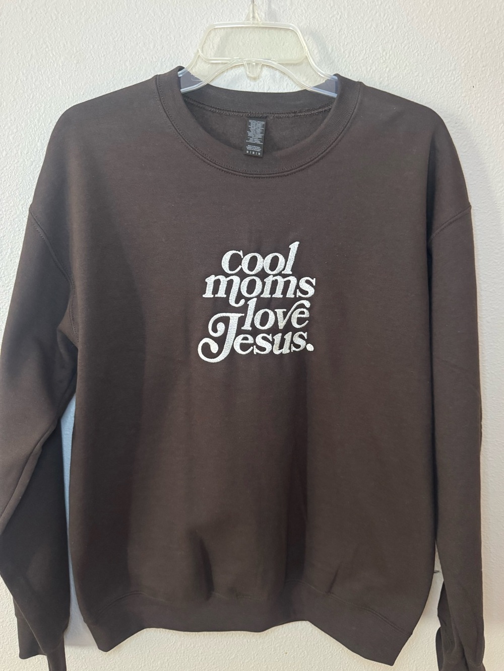 Cool Mom’s Love Jesus Sweatshirt size M